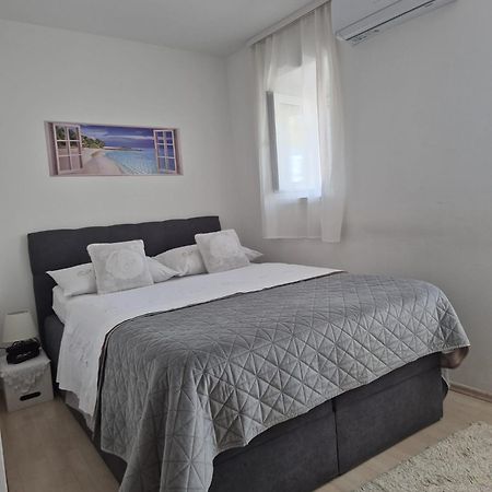 Room Near The Center Split Bagian luar foto