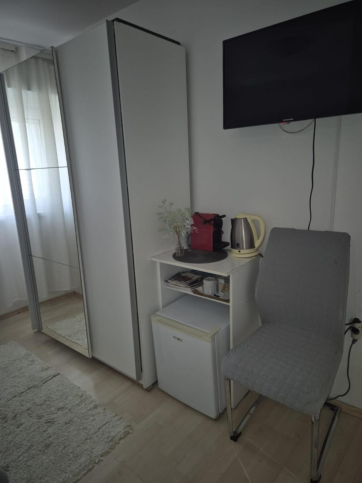 Room Near The Center Split Bagian luar foto